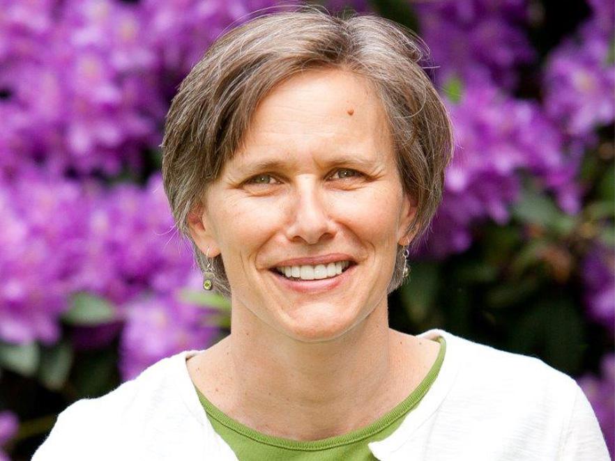 Outdoor photo of Alix Gitelman.